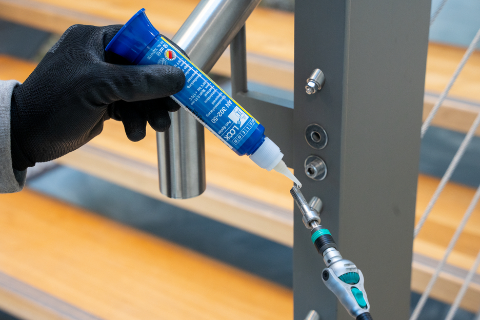 WEICONLOCK® AN 302-50 나사산 및 스터드 볼트의 잠금 장치 | 고강도, 중간 점도