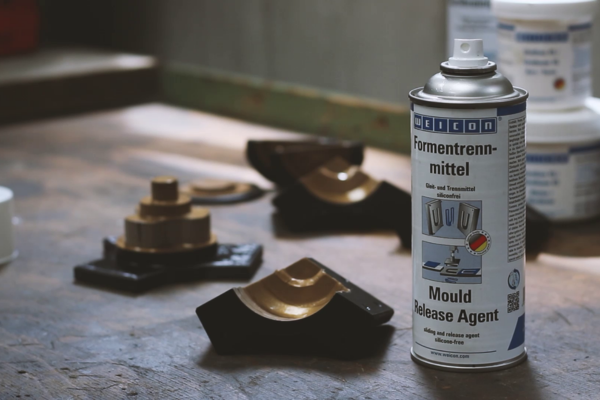mould-release-agent, spray, aerosol, metal pieces, workshop