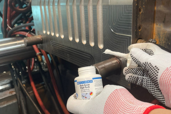 gloves, machine, work, assembly, bottle