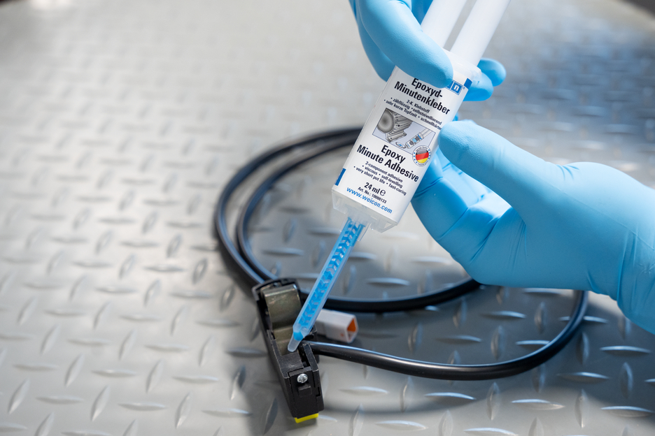 Epoxy Minute Adhesive