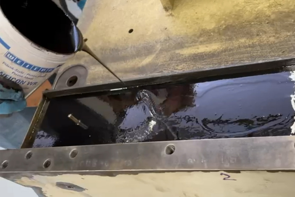 epoxy, pouring, liquid, tray, metal