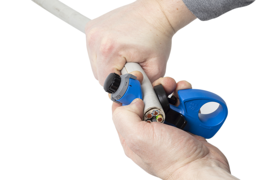 케이블 스트리퍼 4-29 나선형 | 4,5 - 29mm의 원형, 세로 및 나선형 절단 I 잠금식 컨트롤 노브로 블레이드 깊이를 0 - 3mm로 편리하게 조절할 수 있습니다.