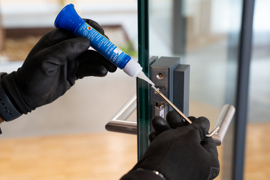 WEICONLOCK® AN 302-50 나사산 및 스터드 볼트의 잠금 장치 | 고강도, 중간 점도